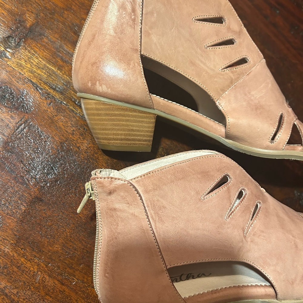 Miz Mooz MENTHA Tan Leather Sandals - Picture 8 of 8